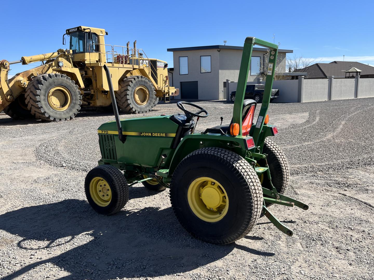 TRACTOR JOHN DEERE 770